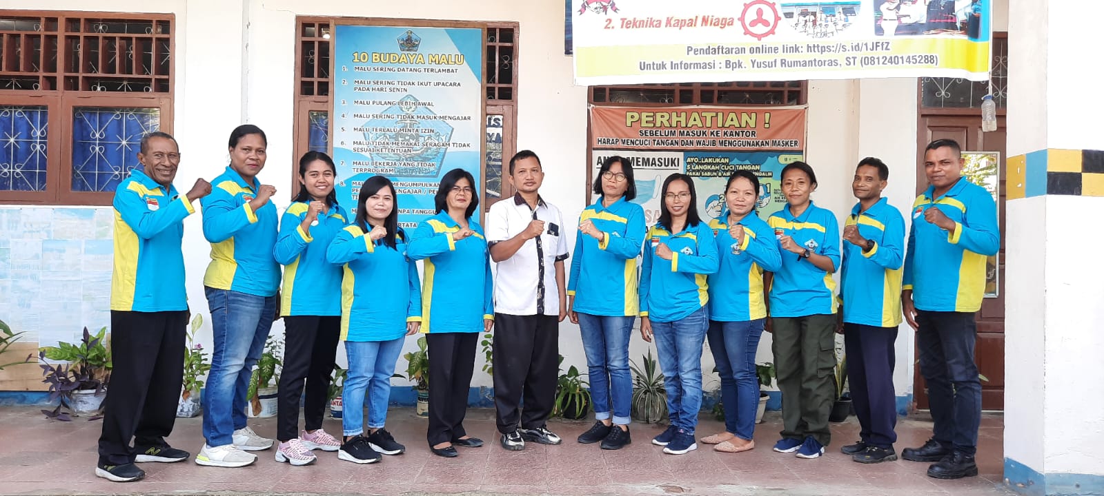 Foto Bersama DI sekolah 2024  